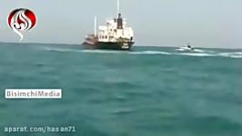 تصاویر توقیف کشتی حامل سوخت قاچاق توسط قایق های سپاه