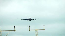 فرود هواپیمای A380 در شرایط وزش بادامارات