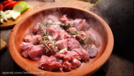 آشپزی در طبیعت  بهترین لازانیا گوشت گوساله پخته شده در ظرف سفالی