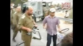 ضرب شتم یک فعال صلح توسط یک سرهنگ اسرائیلی