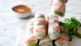 طرز تهیه غذای محبوب سنتی ویتنام Spring Roll  آژانس ققنوس