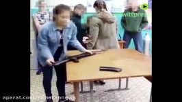 باز بسته کردن اسلحه کلاشنیکف در یکی مدارس روسیه 
