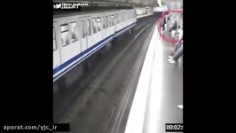 عاقبت وقتى موبايل به دست سوار مترو بشى