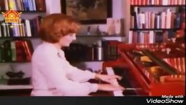 نوازندگی پیانوی شهبانو فرح پهلوی در حضور محمدرضا شاه پهلوی