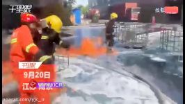 شعله‌ور شدن لباس آتش نشانان هنگام اطفاء حریق