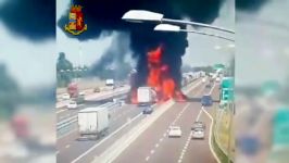 انفجار وحشتناک تانکر حمل بنزین در بزرگراه بولونیا  ایتالیا