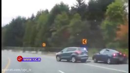 برخورد خودروی سواری به ماشین پلیس در کنار بزرگراه
