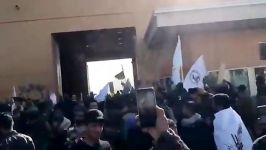حضور معترضان در ورودی سفارت آمریکا در بغداد