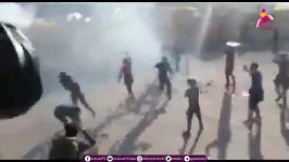 دوئل سنگ گاز اشک آور نارنجک صوتی  نیروهای آمریکایی مقابل معترضان عراقی