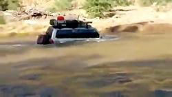 غرق شدن ماشین شاسی بلند در رودخانه دوباره بیرون آمدن