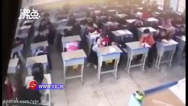 اقدام وحشتناک معلم آویزان کردن دانش آموز دختر در کلاس