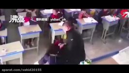 رفتار وحشیانه معلم یک مدرسه یکی دانش آموزانش در چین