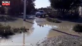 نحوه حرکت یک خودروی امدادی در مناطق سیل زده سیستان بلوچستان