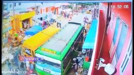 راننده اتوبوس عجول در هندوستان ۱۱ دانش آموز را زیر گرفت