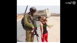 شهامت دختر بچه فلسطینی مقابل سرباز مسلح اسراییلی