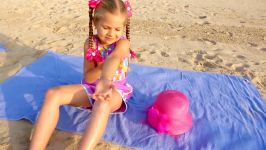 دیانا روما  دیاناشو  این داستان Diana and Roma play on the Beach with Dad