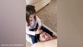 ماساژ دادن پدرها توسط بچه های خوشگل بانمک