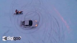 حرکات نمایشی پورشه، موتورسیکلت اتومبیل برفی روی یخ