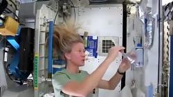 فضانوردان در فضا چگونه موی خود را می شویند؟