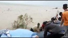 سیل بند انسانی اوضاع نابسامان مردم در سیل خوزستان