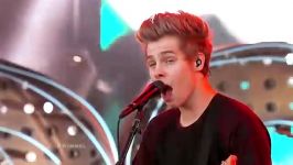 5 Seconds of Summer Performs “Beside You