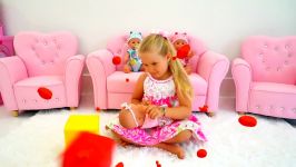 دیاناشو  دیانا روما داستان  Diana and Roma Playing with Toy Cubes