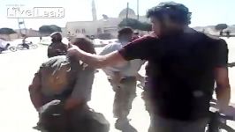 اعدام وحشیانه تروریست ارتش ازاد توسط تروریست داعش