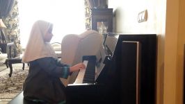 پیانیست جوان لیانا باقری نیا کریسمس مبارکسرود انگلیسی