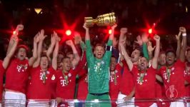 لحظه بالا بردن جام لیگ قهرمانان اروپا توسط نویر  قهرمانی بایرن مونیخ