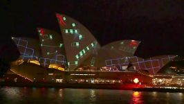 دیواره های اپرا هاوس سیدنی، پرده ای برای نمایش ده ها ان