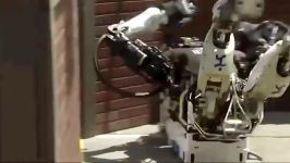 صحنه های خنده دار افتادن ربات ها در Darpa Robotics