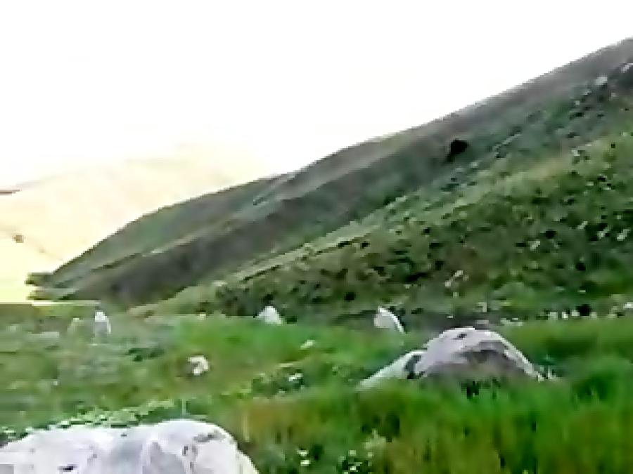 دامنه کوههای روستای آقداش در کنار چشمه کرچنگلی