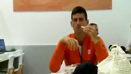 نواک جوکوویچ در حال غذا خوردن تنیس رولند گاروس