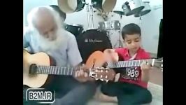 گیتار زدن نوه پدربزرگ