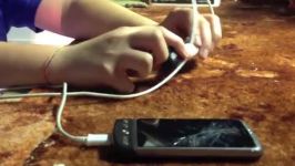 یک روش جالب برای شارژ تلفن همراه به کمک باتری کتابی