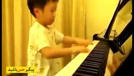 پیانو نوازی ماهرانه پسر 4 ساله  پیگیر کانال حس باشید