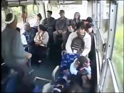 ورود یک میمون به اتوبوس درون شهری عکس العمل جالب مردم
