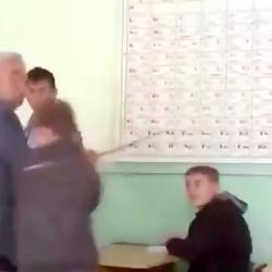 کتک زدن معلم 60 ساله توسط دانش آموز