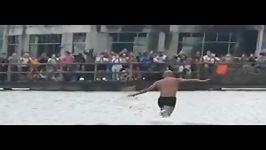 یک راهب شائولین 125 متر روی آب دوید