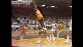 شکستن تخته بسکتبال توسط دانک مایکل جردن