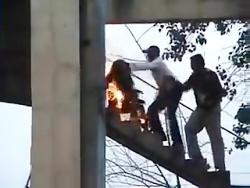 سوختن زن هندی پس آتش زدن چادر مشکی زنان مسلمان