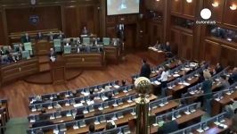 اعتراض نمایندگان پارلمان پرتاب تخم مرغ به نخست وزیر