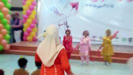 خوانندگی کودک زرندی در جشن روز کودک