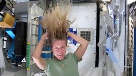 چگونه فضانوردان موی سرشان را شستشو می دهند ؟