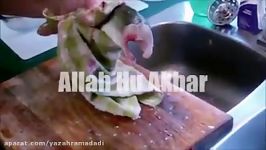 الله اکبر این ماهی بااینکه قطعه قطعه شده هنوز جان داره