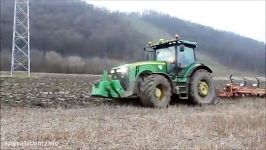 JohnDeere 8360R Ploughing