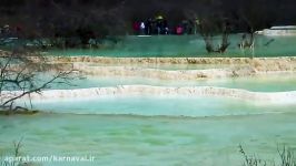 کارناوال  چشمه هوانگ لونگ در پارک ملی Jiuzhaigou a