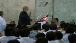 حاج منصور ارضی بوسیدن دست حاج فیروز