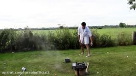 صحنه آهسته آسیب دیدن دست عضو گروه the slow mo guys