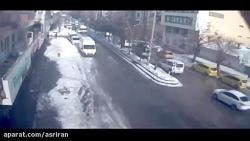 مردی در خیابان زیر برف مدفون شد